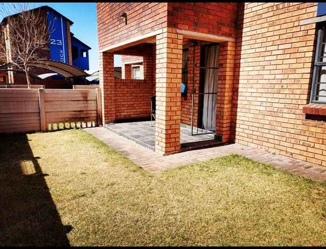2 BEDROOM TOWNHOUSE FOR SALE IN KIBLER PARK